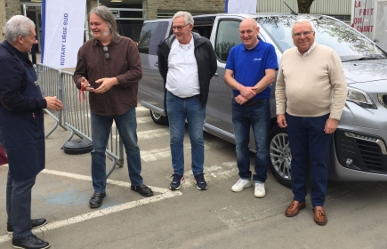 Le 1er mai, le Rc Liège-Sud a remis officiellement les clés d’un minibus pour véhiculer de jeunes handicapés adultes.